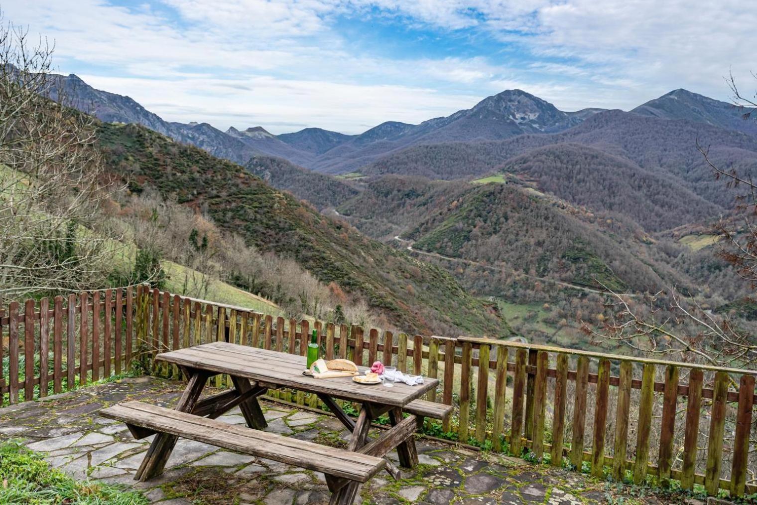 Montegrande Entorno Magico Rodeado De Montanas Apartman La Plaza Kültér fotó